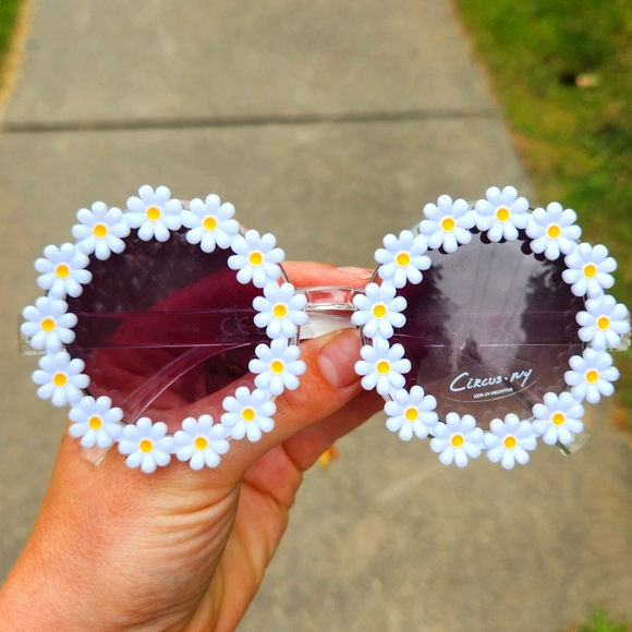 Circus by Sam Edelman Accessories - Circus Sam Edelman daisy round frame sunglasses festival hippie fair costume nwt